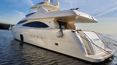 Ferretti 830 1 