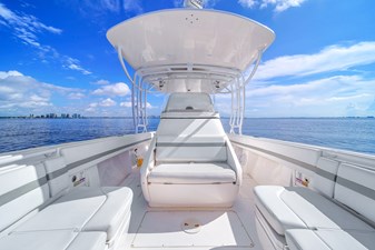 Intrepid 327 Center Console 41 32' Intrepid -18