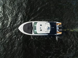 2019 Pursuit DC 325 Dual Console 15 