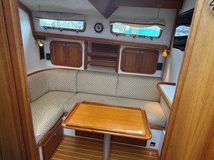 STARLITE 33 Dinette Converts to Double Berth