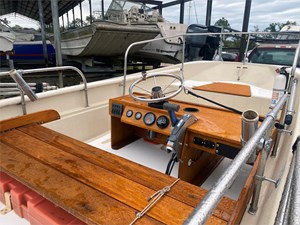 17 BOSTON WHALER 1976 7 