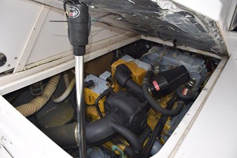 IT'S A WRAP 53 Engine hatch lift port side