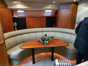 2002 Cruisers Yachts 4270 Express 4 