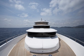 JOHNSON 110 FLYBRIDGE  18 Standard teak decks