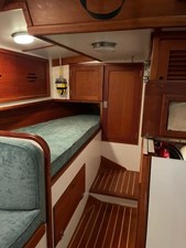 TRILLIUM 11 Walk-In Aft Quarter Berth