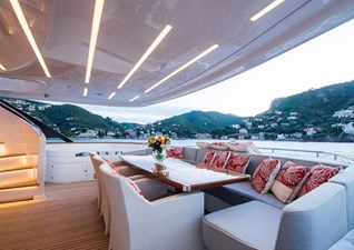 DREAMLINE 35 4 DL35 Sistership aftdeck dining