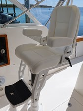 SIDEKICK 11 SIDEKICK, 2007 Hunt Yachts Surfhunter 29: Optional Stidd Helm Chair
