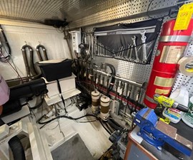 64 ft 1999 Mikelson Long-Range Luxury Sportfisher, Swells 31 