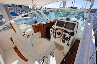 LUNA 17 LUNA, 2013 Hunt Yachts Harrier 36: Helm and Companionway