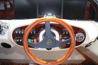 - 33 58-2004-Riviera-Enclosed-Flybridge-33