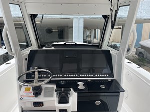 2018 Everglades 335 Center Console 18 