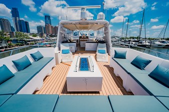 JUSTINE 9 14Exterior