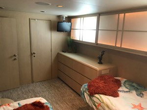 MON SHERI  43 Starboard Twin Cabin