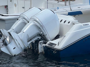 2009 Everglades 290 Center Console 39 40