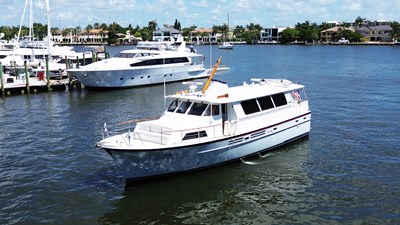 MY ALIBI 63 065 Bow Quarter