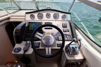 ANTANI 13 330-SUNDANCER-SEA-RAY-2014-YACHTSBLUE-HELM