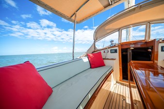 ENCORE 13 Cockpit Port