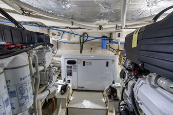 WONDERFUL WORLD 47 Engine room