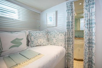 SOVEREIGN 33 Single Stateroom