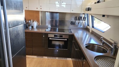 Ferretti 830 12 