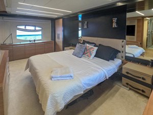 HONEY BADGER 5 Master Cabin