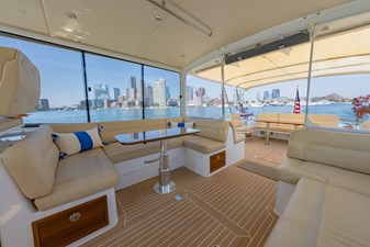 LOLA  30 Starboard Upper Salon Settee