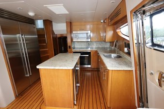 - 20 21_2006 80ft Hatteras 80 Motor Yacht