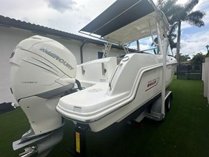 Boston Whaler 230 Vantage 10 WhatsApp Image 2024-12-13 at 09.19.57 (6)