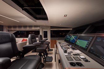 GENESIS 17 Pilothouse 2