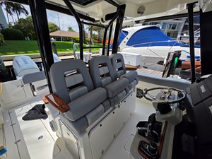 2023 Boston Whaler 360 Outrage 11 