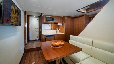 SEA N SEA 32 Crew Lounge