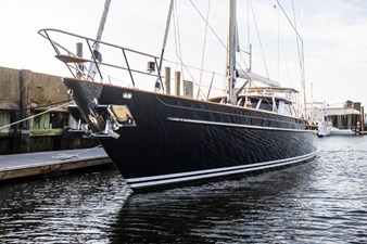 CABOCHON 23 22. View of bow profile.