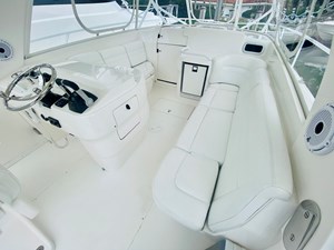- 25 26_2008 39ft Intrepid 390 Sport Yacht
