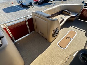 019 Harris Solstice 240 SL TNVL321 31 