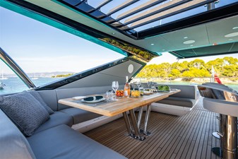 Sunseeker 88 Yacht 3 FLYBRIDGE