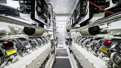 64 SPORTS MOTOR YACHT 27 