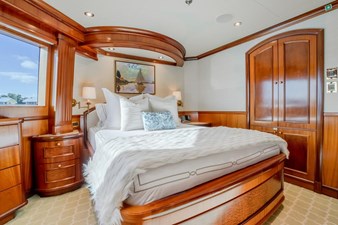 MISS STEPHANIE 28 Bridge Deck VIP Stateroom