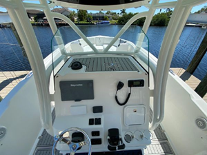2015 Century 3200 Center Console 34 35