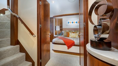 SEA N SEA 24 Lower Foyer | Primary Stateroom