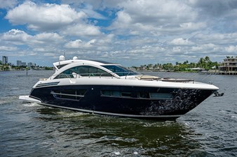 2017 Cruisers Yachts 60 Cantius 1 