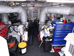 B HAPPY 60 Engine room looking fwd 