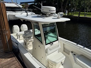 T/T OSSUM DREAM 9 Console Facing Aft