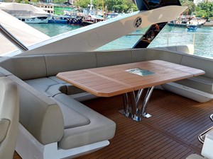 Sunseeker 86 Yacht 5 Fly dining table
