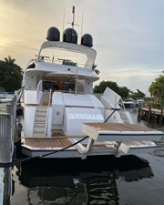 ENTOURAGE 1 3 Garages and hydraulic platform