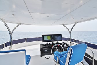 JOHNSON 80' FLYBRIDGE W/HYDRAULIC PLATFORM  31 Helm area   