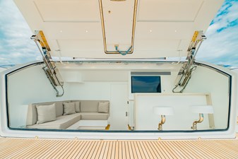 Horizon FD100  15 Horizon FD100 beach club with couch and bar. 