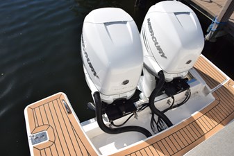 ERIKA RAY 58 White 400hp Merc Verado L6 with joystick docking  