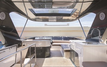 MAXWELL 64 3 Flybridge Deck