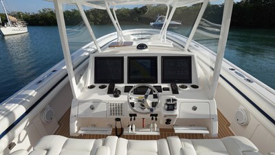 AUDACIOUS 24 18 Helm and Enclosure
