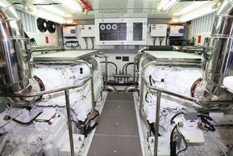 JOHNSON 80' FLYBRIDGE w/FISHING COCKPIT  11 Engine room